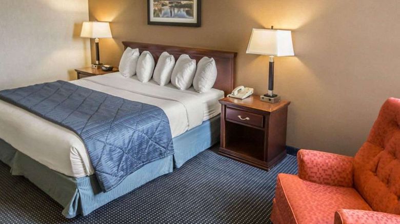 <b>Quality Inn Schaumburg Room</b>. Images powered by <a href="https://iceportal.shijigroup.com/" title="IcePortal" target="_blank">IcePortal</a>.