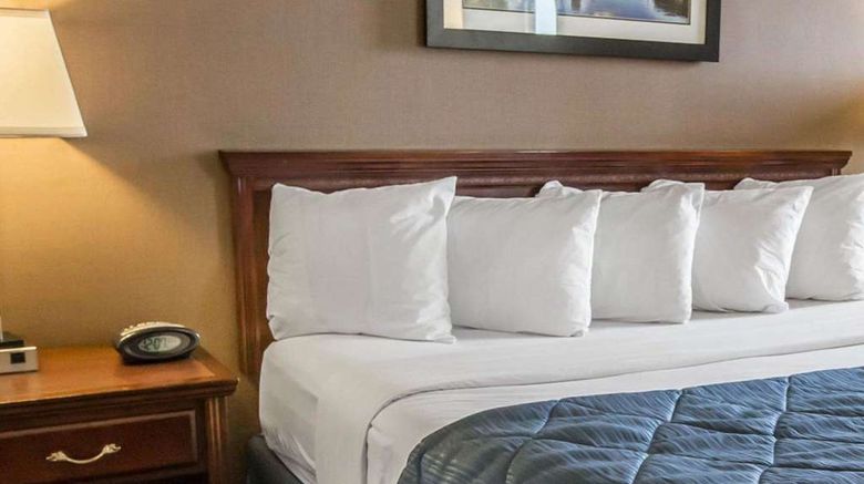<b>Quality Inn Schaumburg Room</b>. Images powered by <a href="https://iceportal.shijigroup.com/" title="IcePortal" target="_blank">IcePortal</a>.