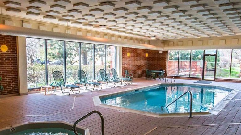 <b>Quality Inn Schaumburg Pool</b>. Images powered by <a href="https://iceportal.shijigroup.com/" title="IcePortal" target="_blank">IcePortal</a>.