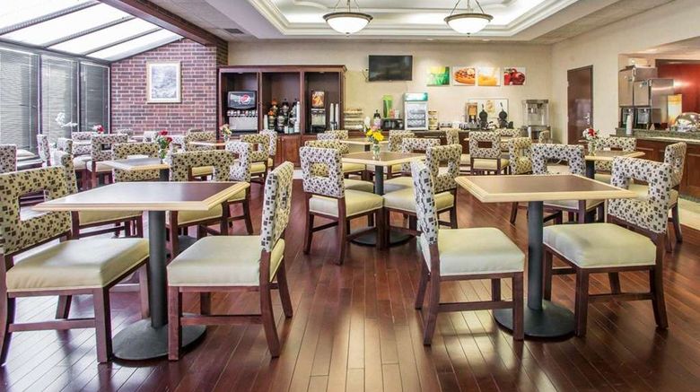 <b>Quality Inn Schaumburg Restaurant</b>. Images powered by <a href="https://iceportal.shijigroup.com/" title="IcePortal" target="_blank">IcePortal</a>.