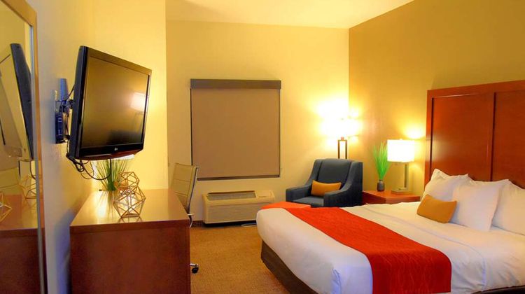 Comfort Inn and Suites Greenville I-70 Room