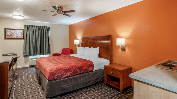 Econo Lodge Inn and Suites Room
