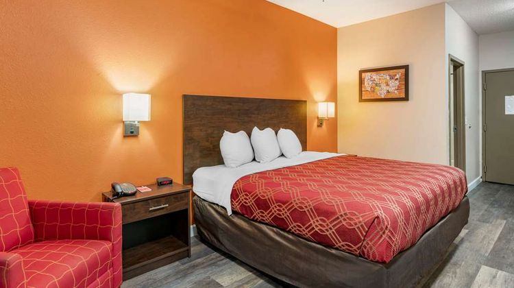 Econo Lodge Inn and Suites Room