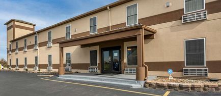 Econo Lodge Inn and Suites Exterior