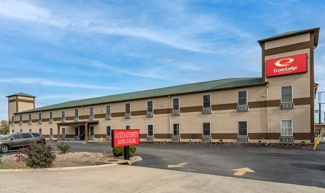 Econo Lodge Inn and Suites Exterior
