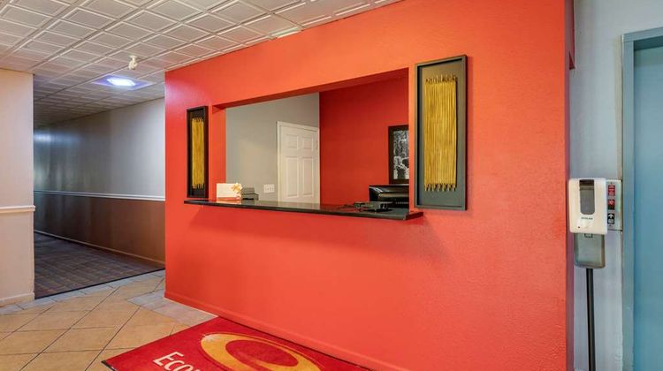 Econo Lodge Inn and Suites Lobby