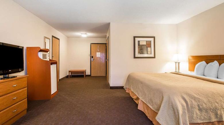 <b>Quality Inn Room</b>. Images powered by <a href="https://iceportal.shijigroup.com/" title="IcePortal" target="_blank">IcePortal</a>.