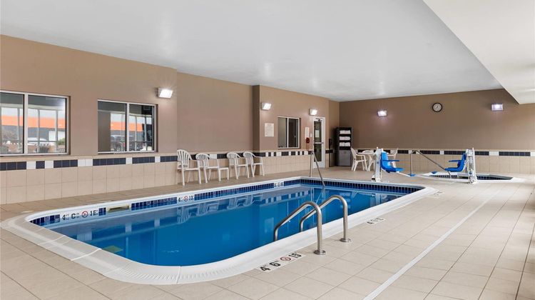 Comfort Inn and Suites Marion I-57 Pool
