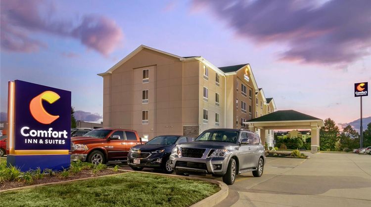 Comfort Inn and Suites Marion I-57 Exterior