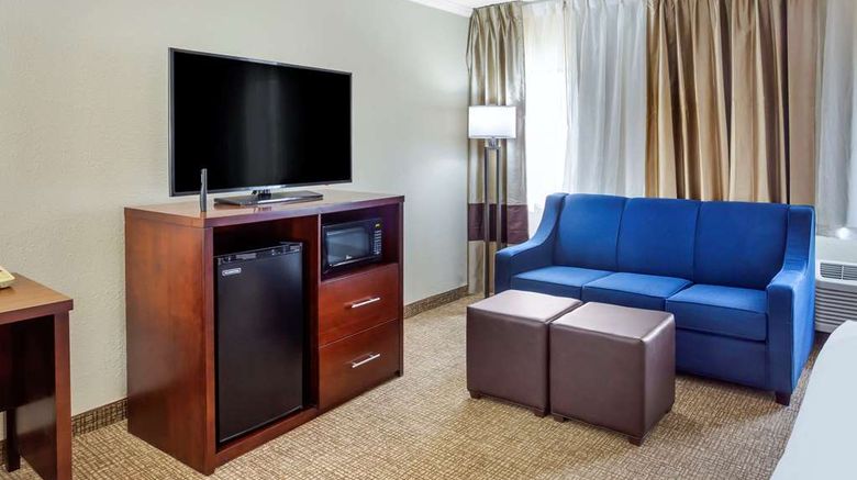 <b>Comfort Inn Hoffman Estates/Schaumburg Suite</b>. Images powered by <a href="https://iceportal.shijigroup.com/" title="IcePortal" target="_blank">IcePortal</a>.
