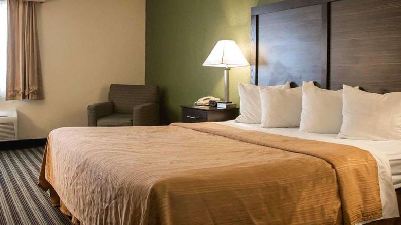 <b>Quality Inn Room</b>. Images powered by <a href="https://iceportal.shijigroup.com/" title="IcePortal" target="_blank">IcePortal</a>.