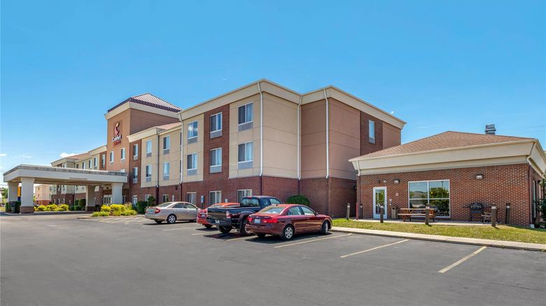 <b>Comfort Suites Urbana/Champaign Exterior</b>. Images powered by <a href="https://iceportal.shijigroup.com/" title="IcePortal" target="_blank">IcePortal</a>.