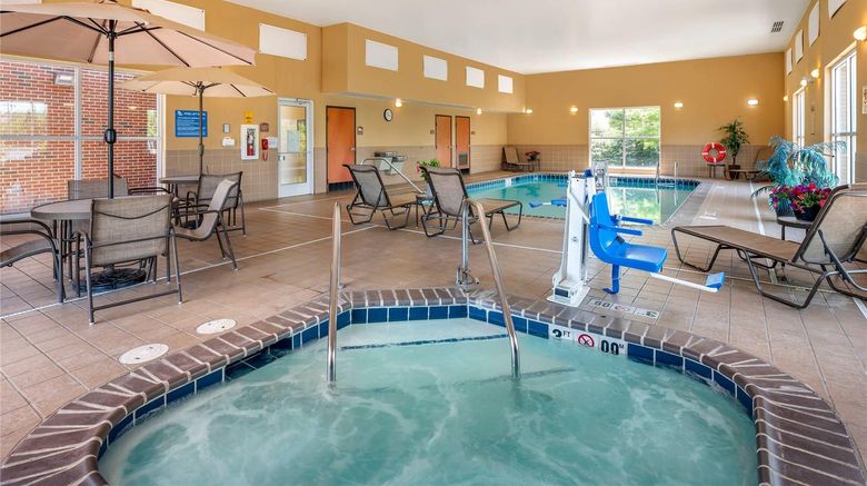 <b>Comfort Suites Urbana/Champaign Pool</b>. Images powered by <a href="https://iceportal.shijigroup.com/" title="IcePortal" target="_blank">IcePortal</a>.