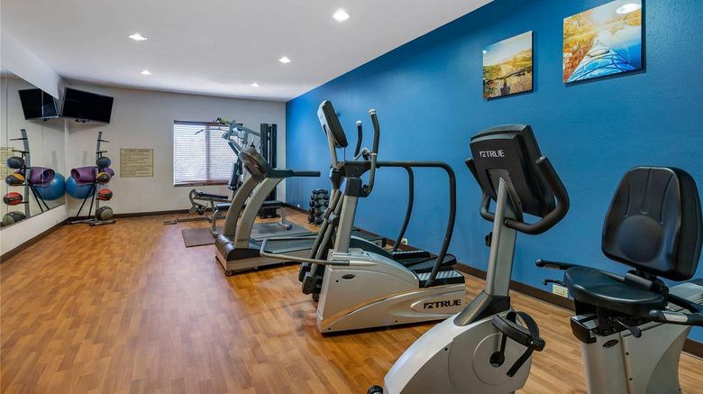 <b>Comfort Suites Urbana/Champaign Health</b>. Images powered by <a href="https://iceportal.shijigroup.com/" title="IcePortal" target="_blank">IcePortal</a>.