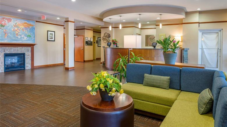 <b>Comfort Suites Urbana/Champaign Lobby</b>. Images powered by <a href="https://iceportal.shijigroup.com/" title="IcePortal" target="_blank">IcePortal</a>.