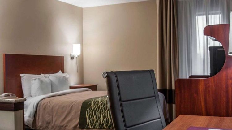 Quality Inn & Suites Cahokia Room