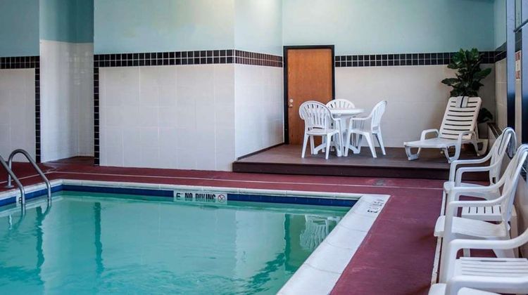 Quality Inn & Suites Cahokia Pool