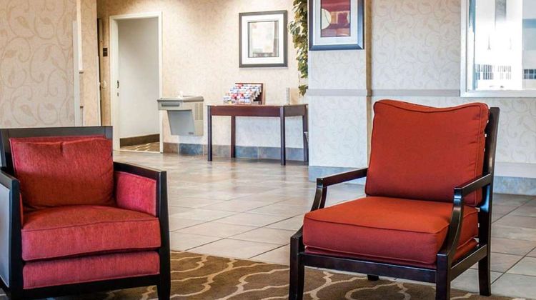 Quality Inn & Suites Cahokia Lobby