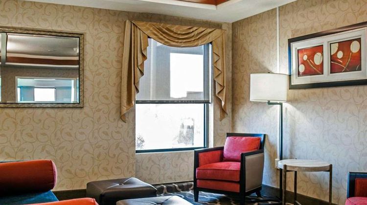 Quality Inn & Suites Cahokia Lobby