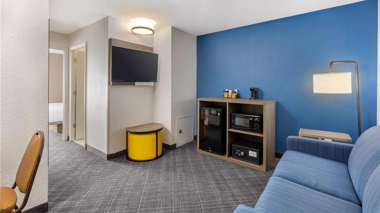 <b>Comfort Inn Suite</b>. Images powered by <a href="https://iceportal.shijigroup.com/" title="IcePortal" target="_blank">IcePortal</a>.