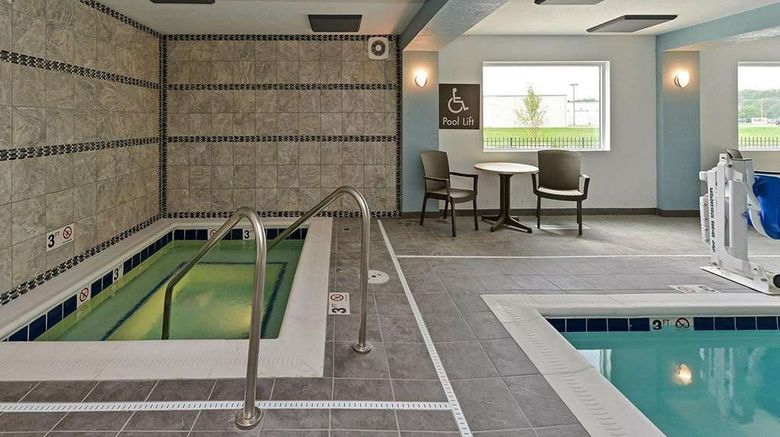 <b>Comfort Inn & Suites Springfield Pool</b>. Images powered by <a href="https://iceportal.shijigroup.com/" title="IcePortal" target="_blank">IcePortal</a>.