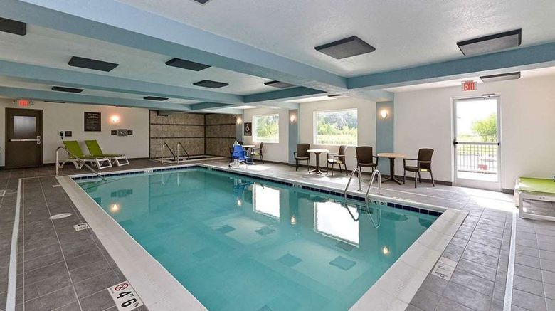 <b>Comfort Inn & Suites Springfield Pool</b>. Images powered by <a href="https://iceportal.shijigroup.com/" title="IcePortal" target="_blank">IcePortal</a>.