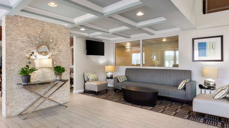 <b>Comfort Inn & Suites Springfield Lobby</b>. Images powered by <a href="https://iceportal.shijigroup.com/" title="IcePortal" target="_blank">IcePortal</a>.