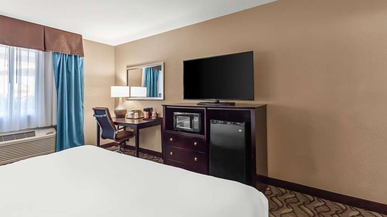 <b>Comfort Inn & Suites Springfield Room</b>. Images powered by <a href="https://iceportal.shijigroup.com/" title="IcePortal" target="_blank">IcePortal</a>.