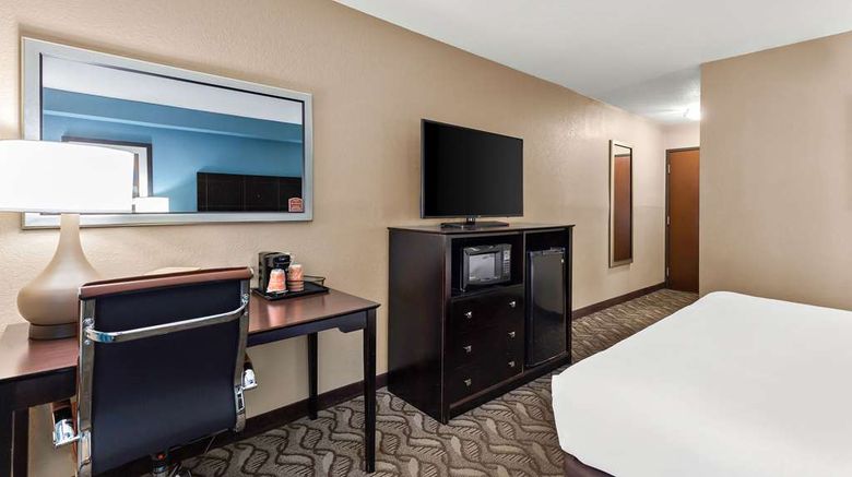 <b>Comfort Inn & Suites Springfield Room</b>. Images powered by <a href="https://iceportal.shijigroup.com/" title="IcePortal" target="_blank">IcePortal</a>.