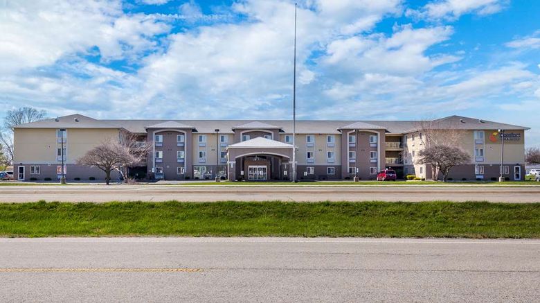 <b>Comfort Inn & Suites Springfield Exterior</b>. Images powered by <a href="https://iceportal.shijigroup.com/" title="IcePortal" target="_blank">IcePortal</a>.
