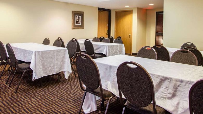 <b>Quality Inn Bolingbrook Meeting</b>. Images powered by <a href="https://iceportal.shijigroup.com/" title="IcePortal" target="_blank">IcePortal</a>.