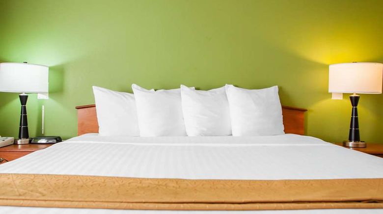 <b>Quality Inn Bolingbrook Room</b>. Images powered by <a href="https://iceportal.shijigroup.com/" title="IcePortal" target="_blank">IcePortal</a>.