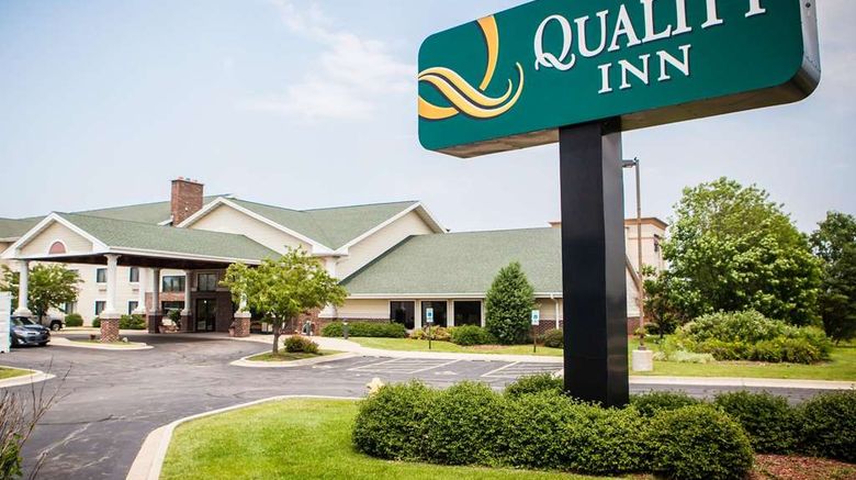 <b>Quality Inn Bolingbrook Exterior</b>. Images powered by <a href="https://iceportal.shijigroup.com/" title="IcePortal" target="_blank">IcePortal</a>.