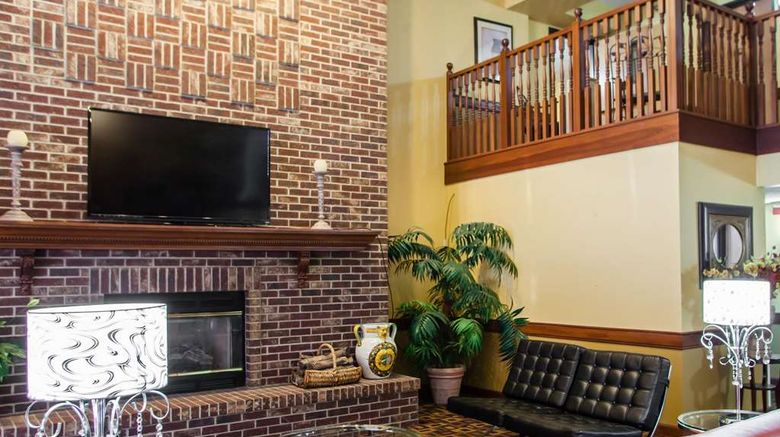 <b>Quality Inn Bolingbrook Lobby</b>. Images powered by <a href="https://iceportal.shijigroup.com/" title="IcePortal" target="_blank">IcePortal</a>.