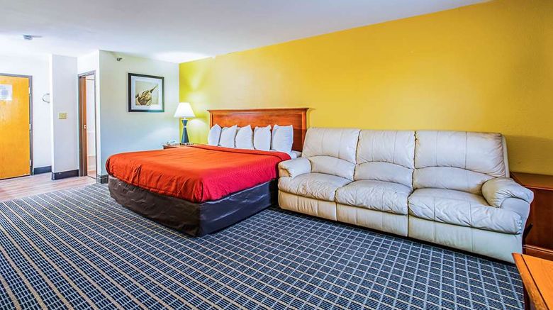<b>Quality Inn Carbondale Suite</b>. Images powered by <a href="https://iceportal.shijigroup.com/" title="IcePortal" target="_blank">IcePortal</a>.