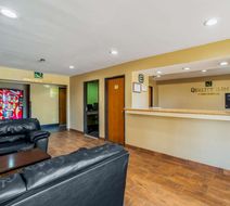 Quality Inn Carbondale Lobby