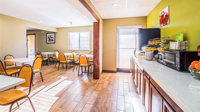 <b>Quality Inn Carbondale Restaurant</b>. Images powered by <a href="https://iceportal.shijigroup.com/" title="IcePortal" target="_blank">IcePortal</a>.
