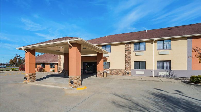 <b>Quality Inn Carbondale Exterior</b>. Images powered by <a href="https://iceportal.shijigroup.com/" title="IcePortal" target="_blank">IcePortal</a>.