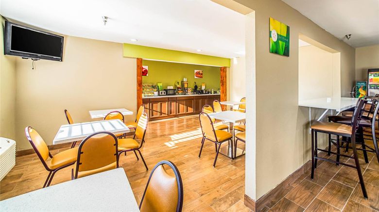 <b>Quality Inn Carbondale Restaurant</b>. Images powered by <a href="https://iceportal.shijigroup.com/" title="IcePortal" target="_blank">IcePortal</a>.
