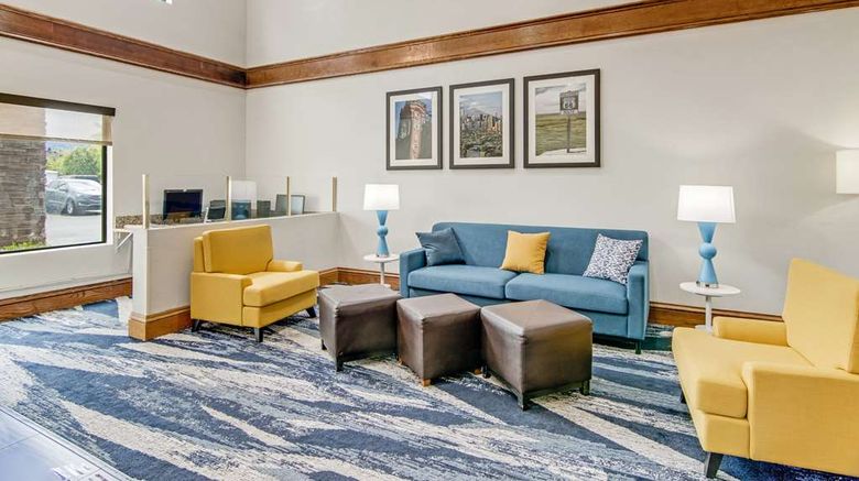 <b>Comfort Suites Lobby</b>. Images powered by <a href="https://iceportal.shijigroup.com/" title="IcePortal" target="_blank">IcePortal</a>.