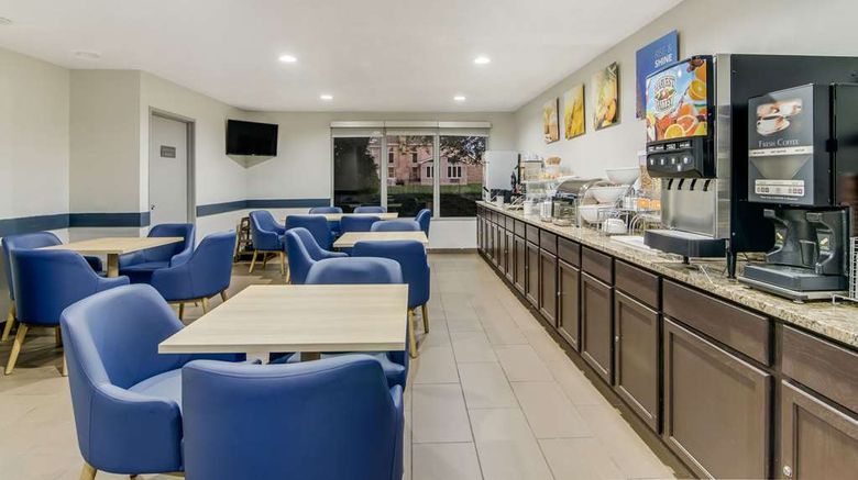 <b>Comfort Suites Restaurant</b>. Images powered by <a href="https://iceportal.shijigroup.com/" title="IcePortal" target="_blank">IcePortal</a>.
