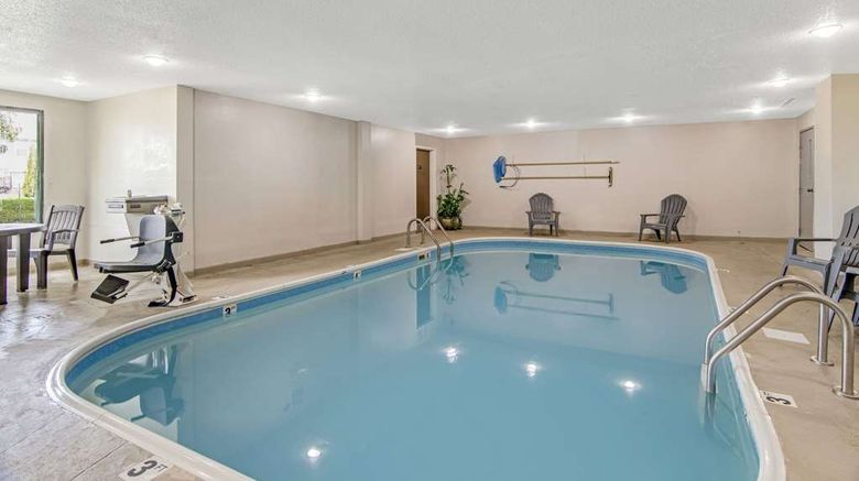 <b>Comfort Suites Pool</b>. Images powered by <a href="https://iceportal.shijigroup.com/" title="IcePortal" target="_blank">IcePortal</a>.