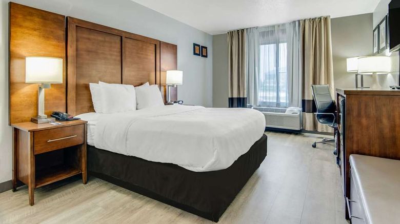 <b>Comfort Suites Room</b>. Images powered by <a href="https://iceportal.shijigroup.com/" title="IcePortal" target="_blank">IcePortal</a>.