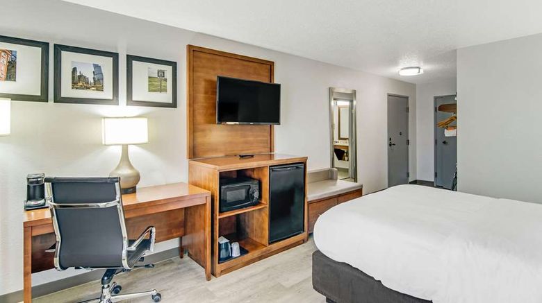 <b>Comfort Suites Room</b>. Images powered by <a href="https://iceportal.shijigroup.com/" title="IcePortal" target="_blank">IcePortal</a>.