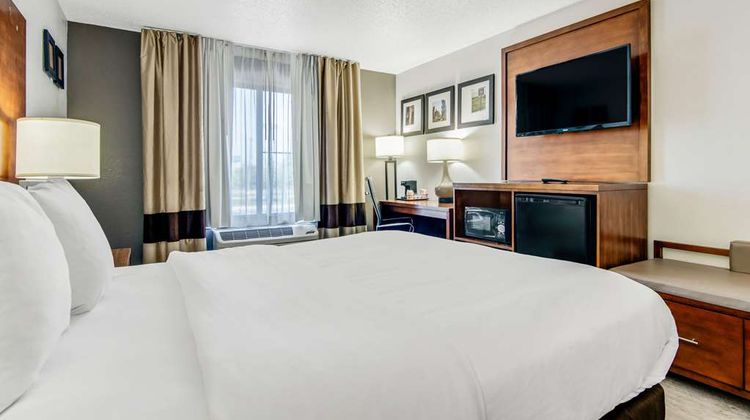 Comfort Suites Room