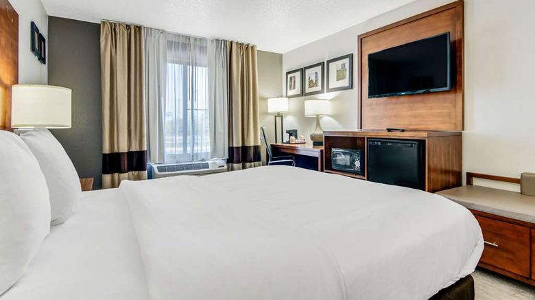 <b>Comfort Suites Room</b>. Images powered by <a href="https://iceportal.shijigroup.com/" title="IcePortal" target="_blank">IcePortal</a>.