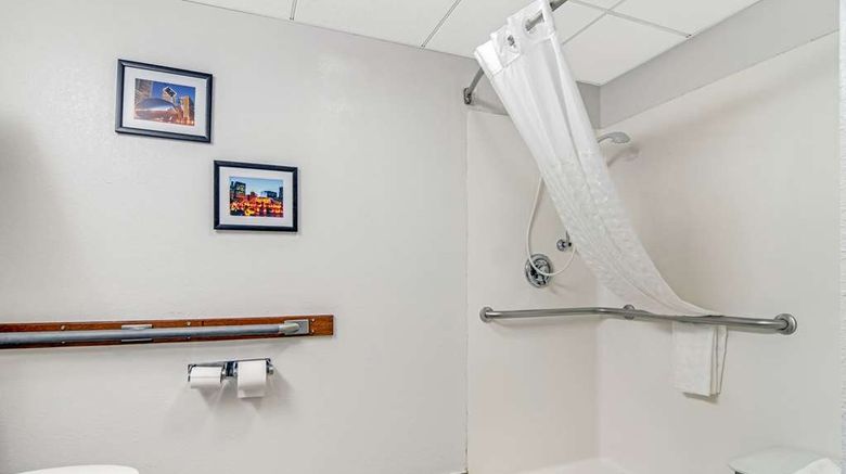 <b>Comfort Suites Room</b>. Images powered by <a href="https://iceportal.shijigroup.com/" title="IcePortal" target="_blank">IcePortal</a>.