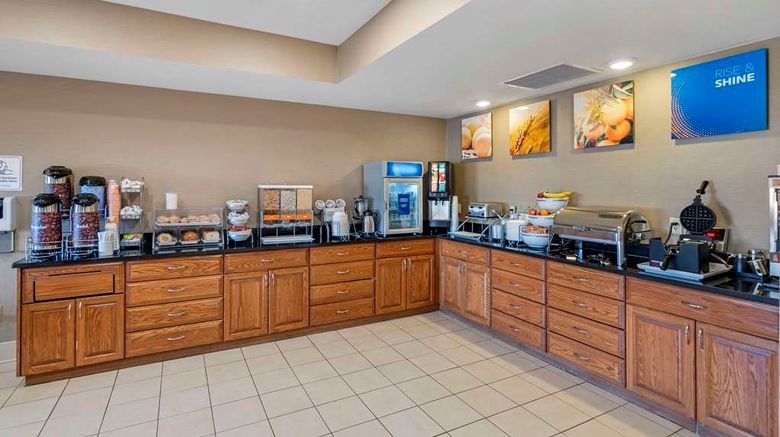 <b>Comfort Suites, Normal Restaurant</b>. Images powered by <a href="https://iceportal.shijigroup.com/" title="IcePortal" target="_blank">IcePortal</a>.
