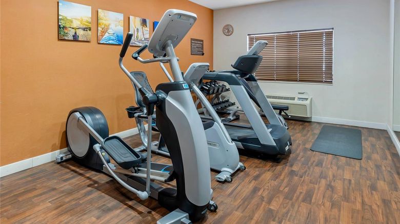 <b>Comfort Suites, Normal Health</b>. Images powered by <a href="https://iceportal.shijigroup.com/" title="IcePortal" target="_blank">IcePortal</a>.