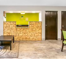 Quality Inn & Suites Metropolis Lobby